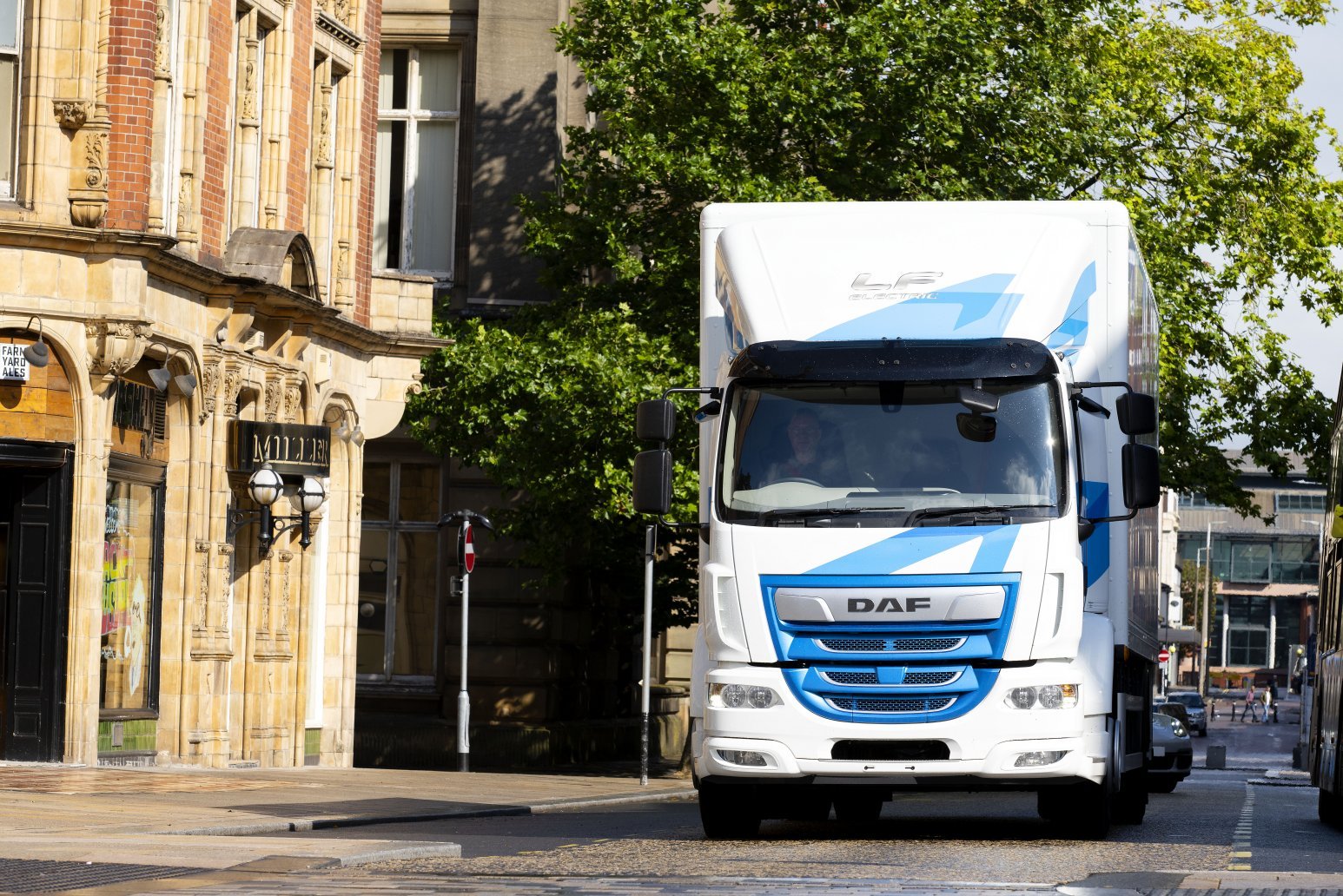 DAF presents zero-emissions LF Electric at Freight in the City Expo
