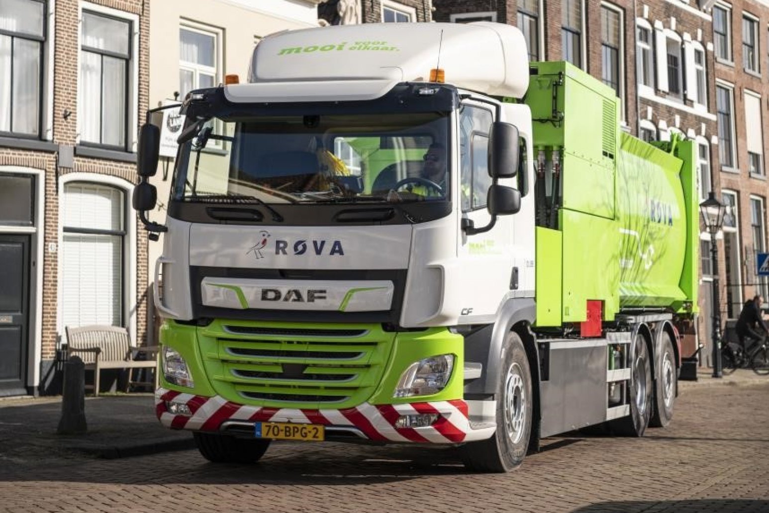 First DAF CF Electric refuse collection truck delivered to ROVA