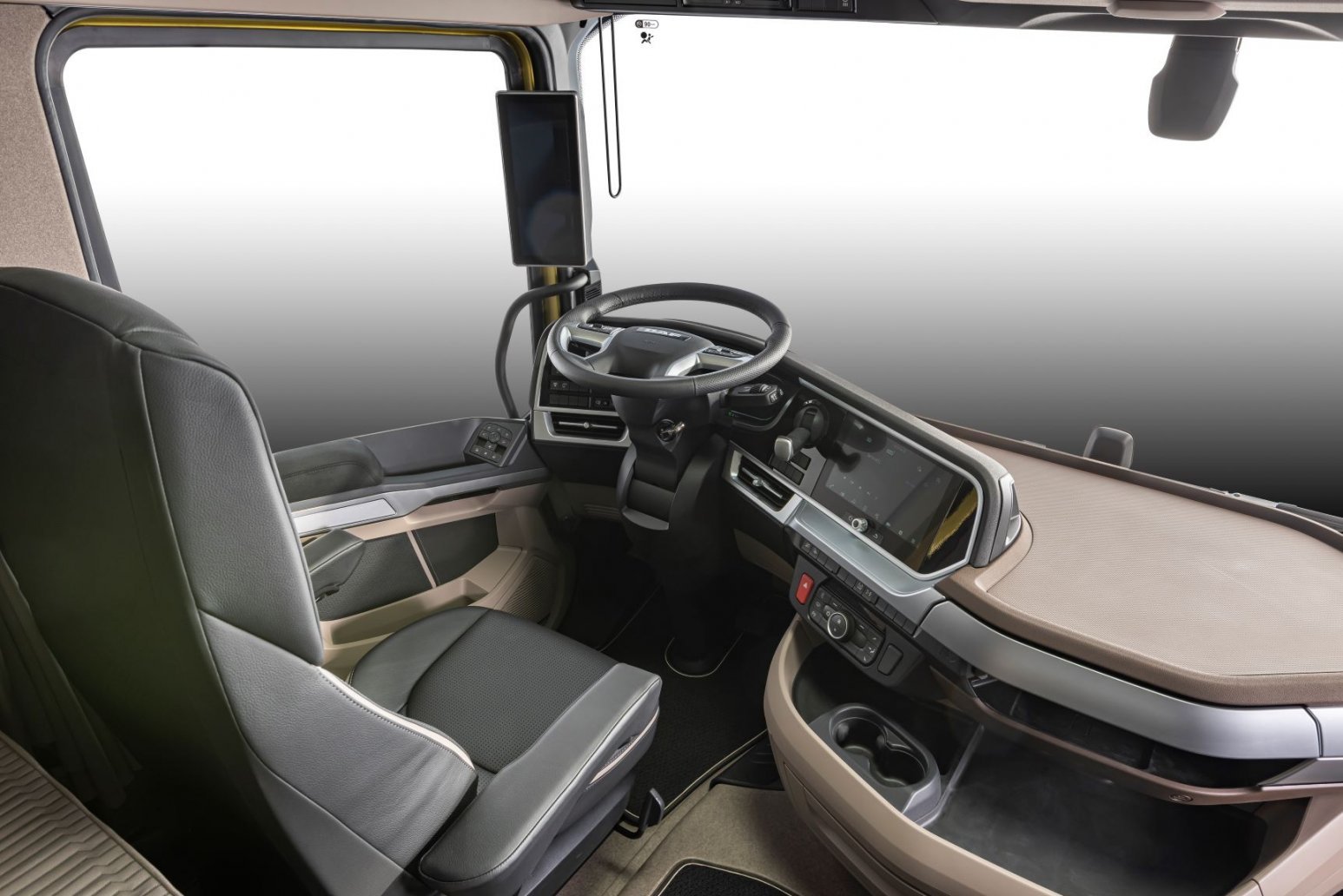 Start the Future: New Generation DAF makes UK debut at ITT Hub