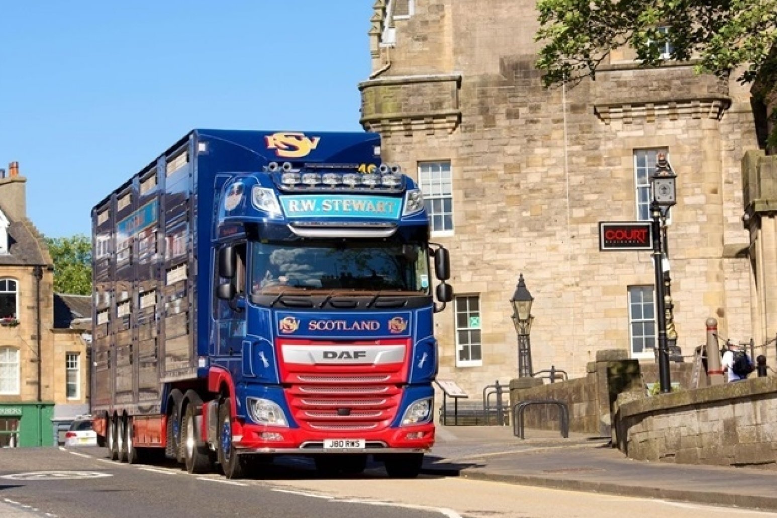 Leading livestock haulier refreshes fleet with DAF New XF tractors