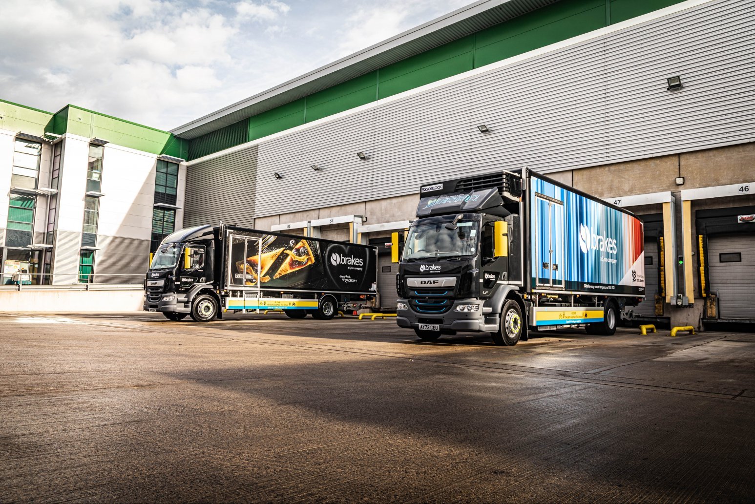DAF breaks into Brakes with first DAF LF Electric with ‘Climate Stripes’